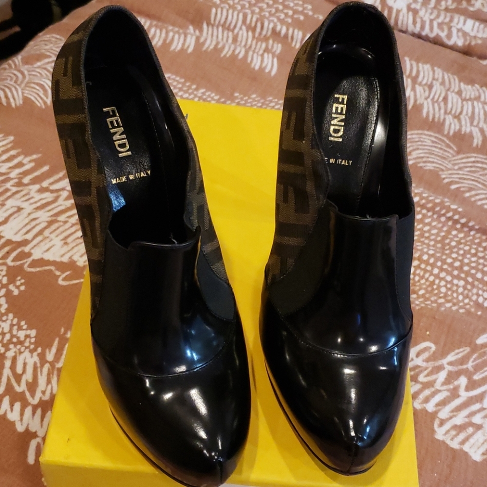 Absolutely Stunning Fendi shoe booties